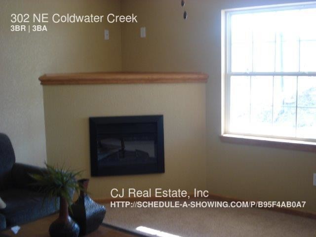 Foto del edificio - 302 NE Coldwater Creek Dr