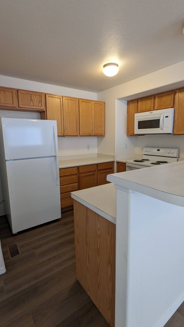 Foto del edificio - 3 BED/2.5 BATH TOWNHOME IN UNIVERSITY VILL...