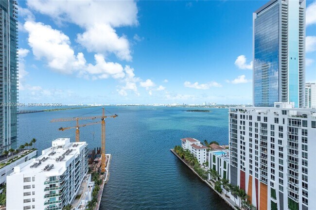 Foto del edificio - 460 NE 28th St