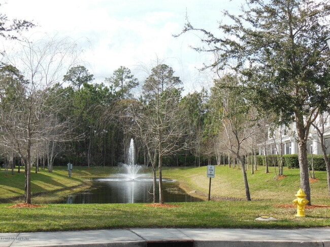 Foto del edificio - 3504 Summerlin Ln N