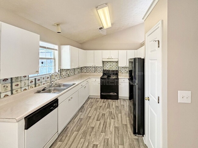 Building Photo - 5820 Wellborn Oaks Ct