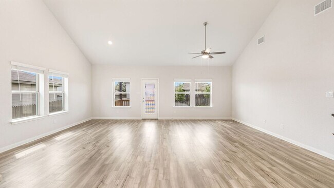 Building Photo - 10226 Juniper Oaks