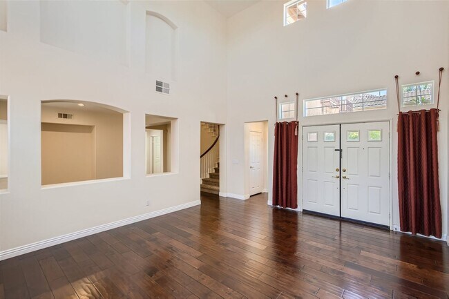 Foto del edificio - 4Bd/3.5Ba 3184 sq ft house with bonus loft...