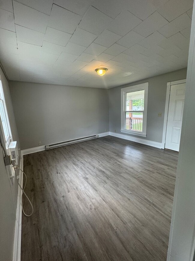 Building Photo - Mid-town 1 bedroom home