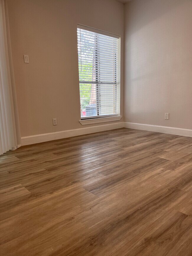 Building Photo - 2450 Wickersham Ln
