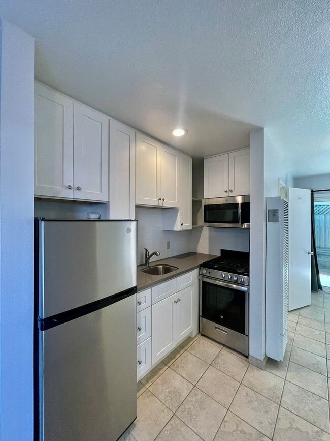 Building Photo - Pierpont Beach Studio | $2000 per month
