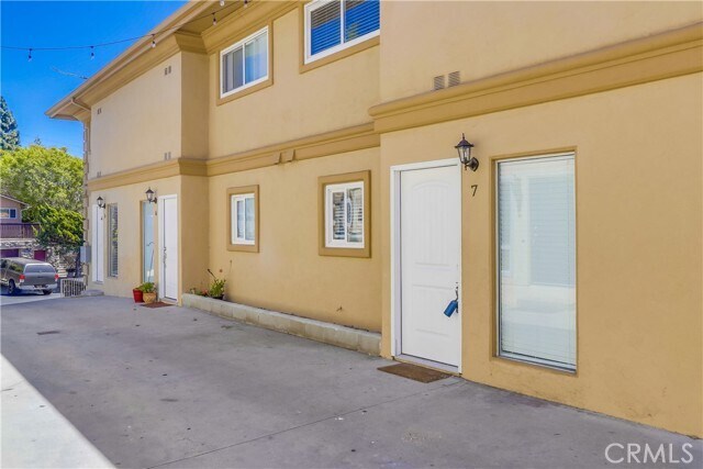Building Photo - 142 W Escalones