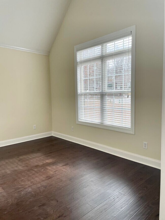 Foto del edificio - Large Home Settled on Culd-e-sac