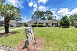Building Photo - 22 Barksdale Dr
