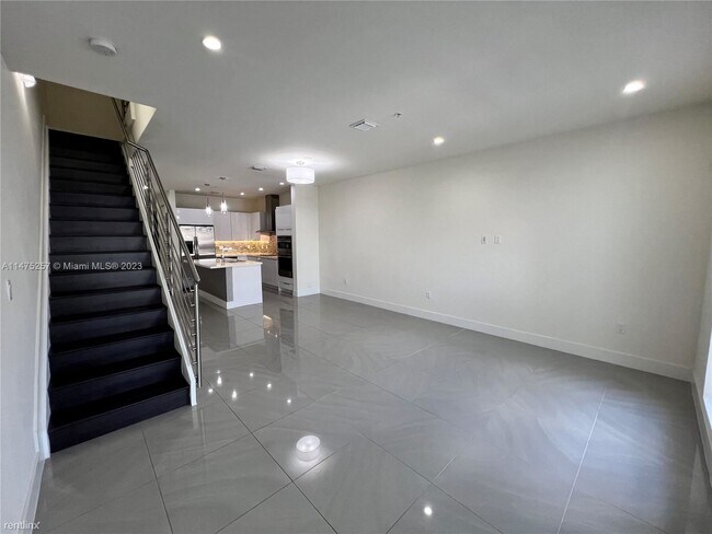 Foto del edificio - 3 br, 3 bath House - 10260 NW 63rd Ter Apt...