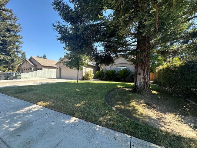 Foto del edificio - NW Visalia home available soon