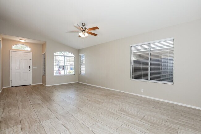 Building Photo - 1723 E San Tan St