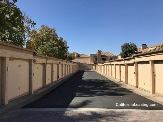 Building Photo - 23633 Del Monte Dr