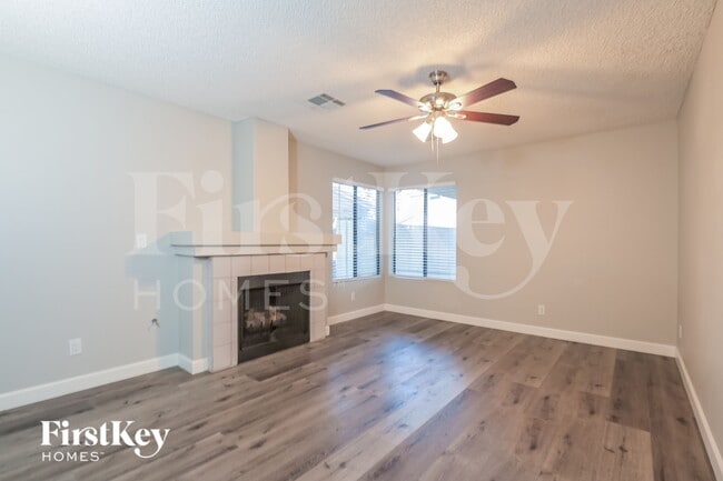 Building Photo - 2017 Waverly Cir