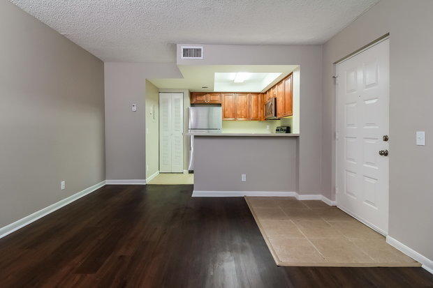 Foto del edificio - 738 Executive Center Dr