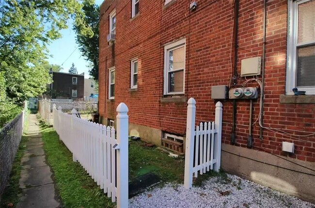 Building Photo - 86 Chandler Ave