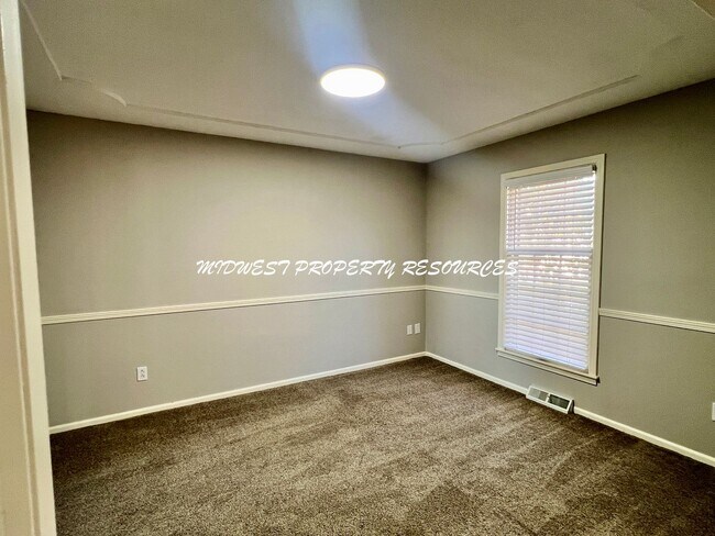 Foto del edificio - Spacious 4-Bedroom, 3-Bathroom Home with Fenced Yard and Bonus Spaces!