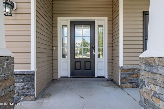 Building Photo - 228 Maidstone Dr