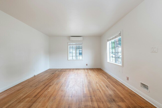 Foto del edificio - 5058 Colfax Ave