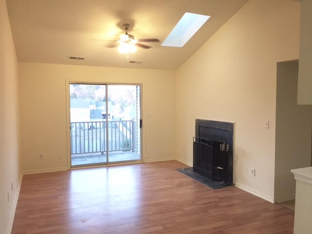 Building Photo - ***2 Bed 2 FULL Bath MASTER SUITES Condo/W...