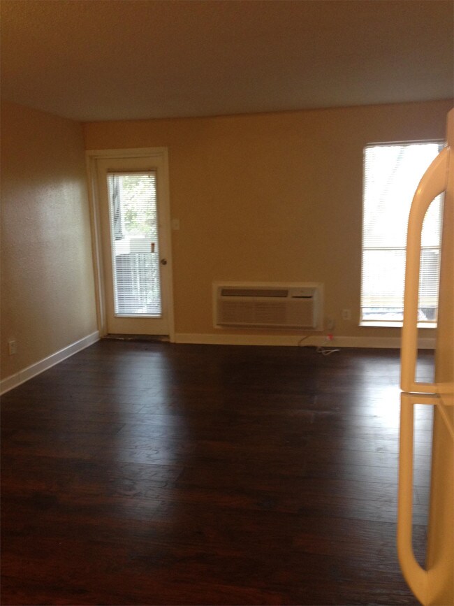 Foto del edificio - 415 Millers Ave