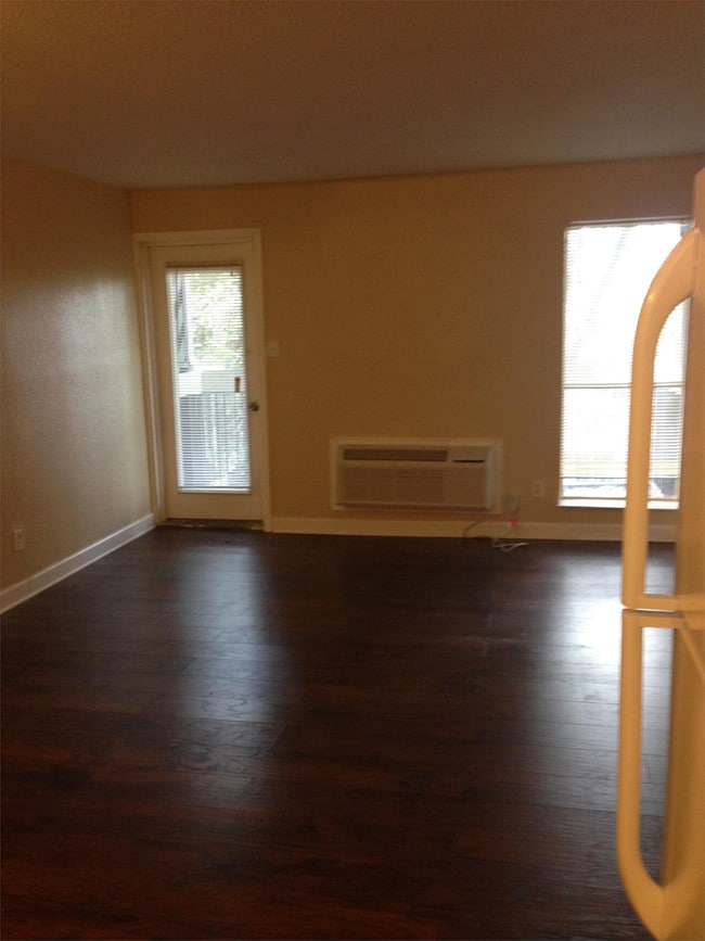 Building Photo - 415 Millers Ave