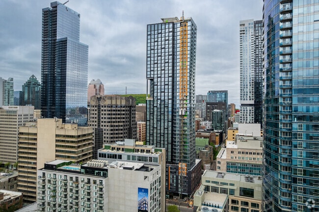 Building Photo - Le Livmore