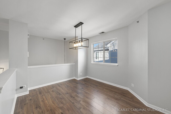 Dining area - 899 Addison Ave