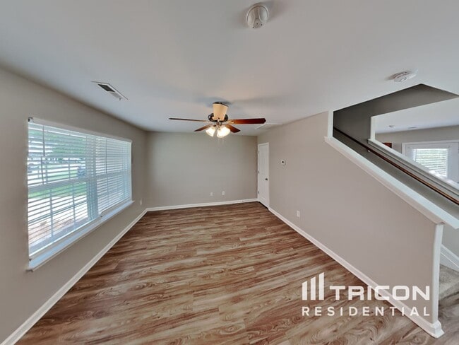 Building Photo - 661 Thistle Dr
