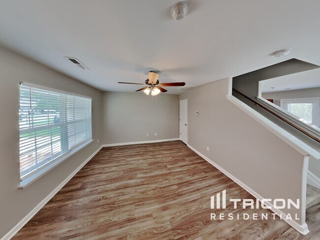 Foto del edificio - 661 Thistle Dr