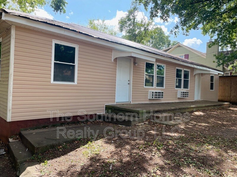 Foto principal - 303 S Oak St