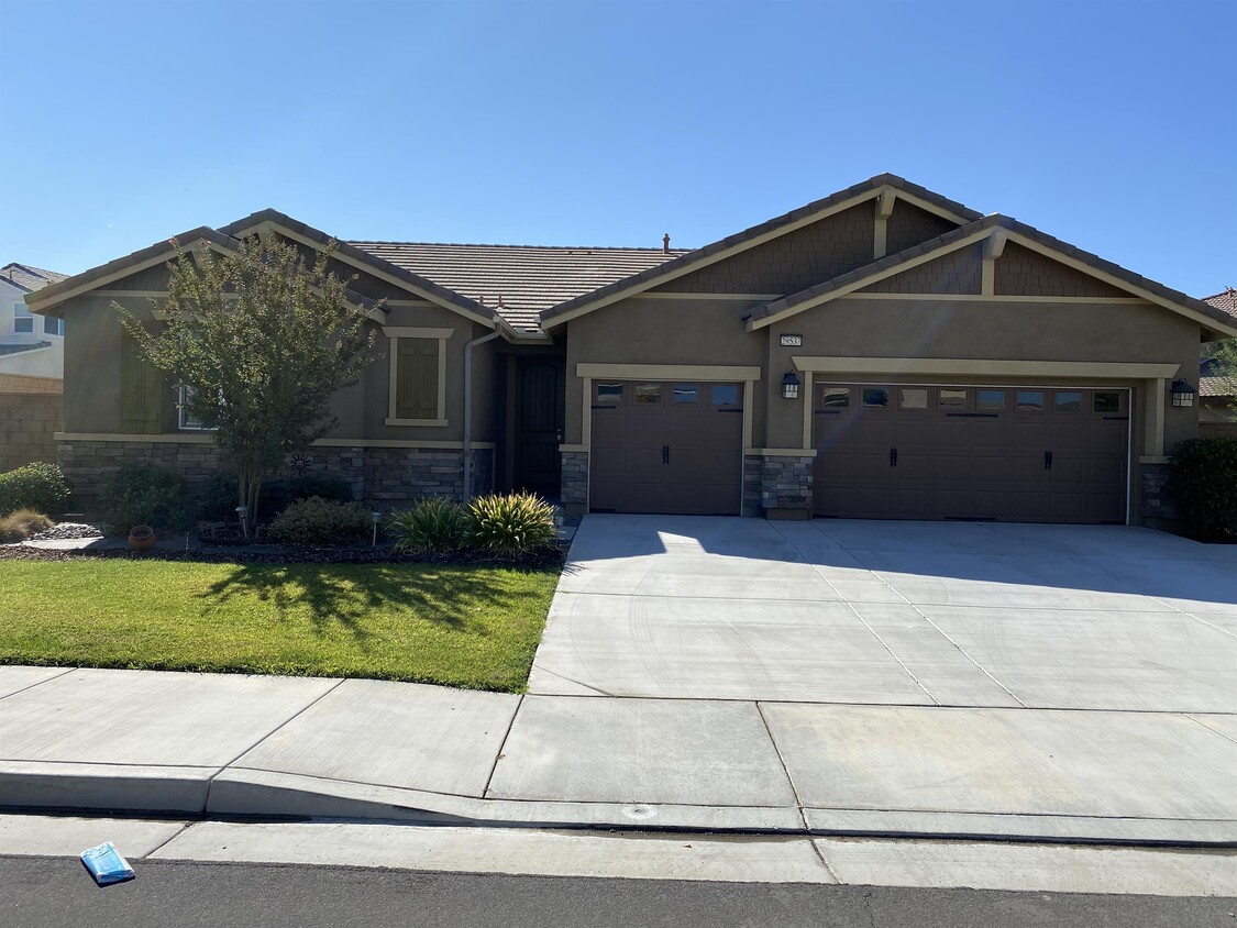 Primary Photo - 29537 Glenneyre Way