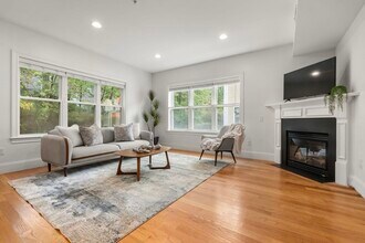 Building Photo - 865 Lagrange St