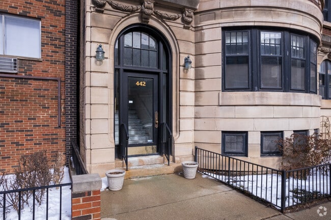 Entrance - 442 W Melrose St