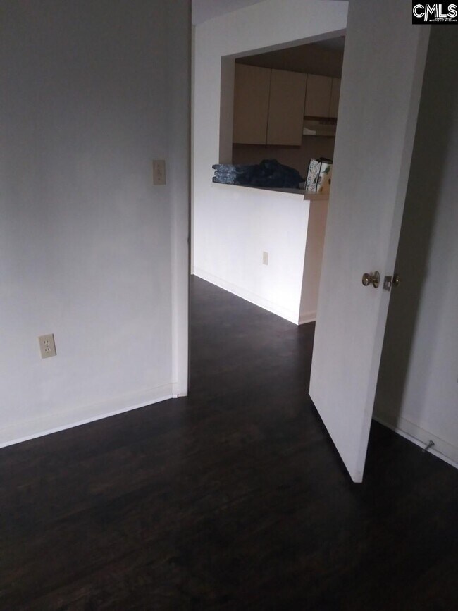Building Photo - 1600 Park Cir