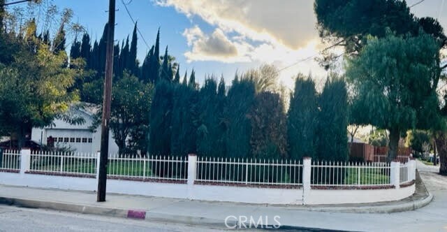 Foto del edificio - 7857 Wilbur Ave