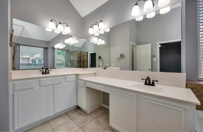 Foto del edificio - 10150 Santa Clara Ave