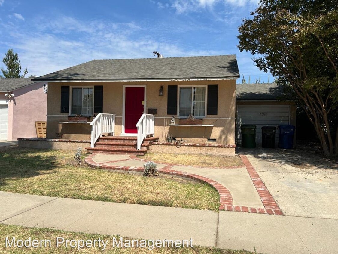 2 br, 2 bath House 5930 Hesperia Ave House for Rent in Los Angeles