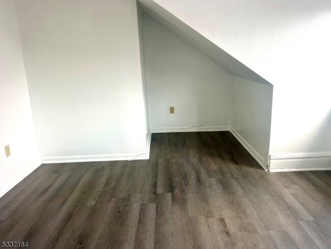 Building Photo - 10 Noll Pl