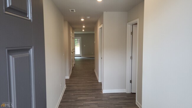 Building Photo - 737 Cole Dr