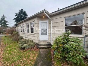 Building Photo - 6520 NE 6th Ave