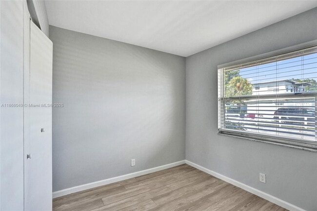 Building Photo - 1200 W 31st St