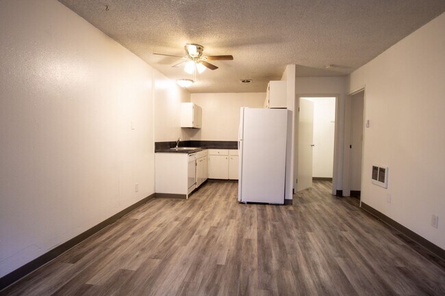 Photo - Nicely Renovated One Bedroom Near OHSU Ava... Apartment