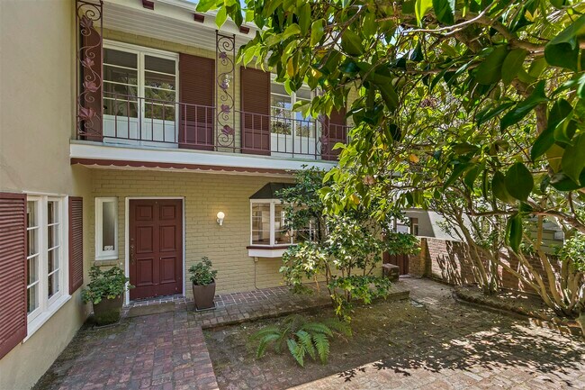 Building Photo - 25 Selborne Dr