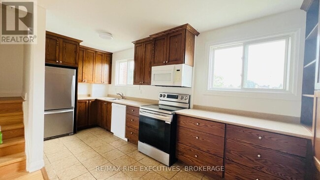 Building Photo - 863 Datzell Ln