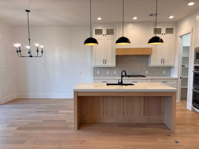 Foto del edificio - Brand New 5 bed 4 Bath in Desert Canyons