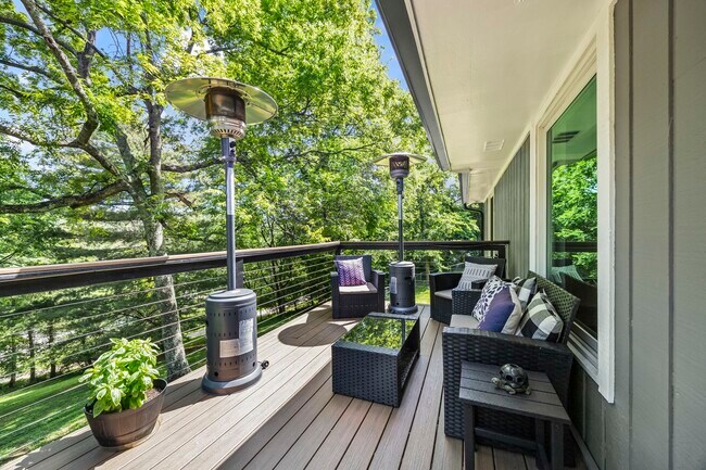 Foto del edificio - 5353 Green Valley Ct