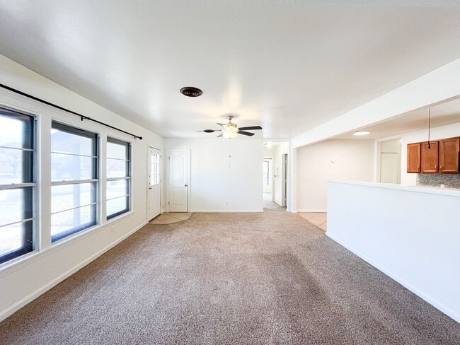 Foto del edificio - Available NOW!!!! Beautiful 3 bedroom, 2 bath home with covered patio and fenced yard.