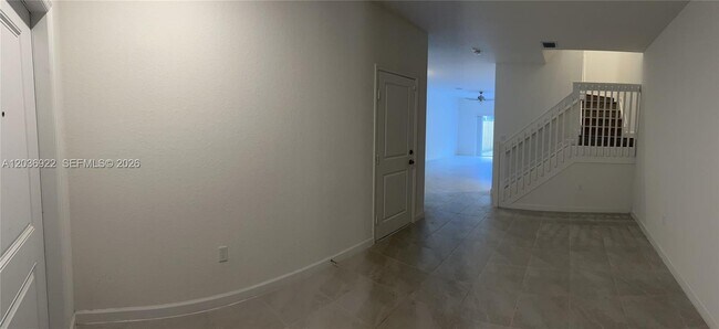 Building Photo - 1120 SE 26th Ct