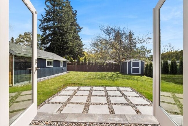 Building Photo - Custom Arbor Heights Bungalow with AC and ...